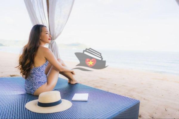 Relax on Tran Phu beach